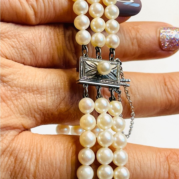 Vintage Mikimoto Cultured Triple Strand Pearls Bracelet Sterling Silver Clasp - Picture 4 of 9